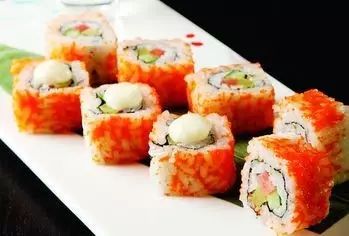 刷爆青島朋友圈的網(wǎng)紅緣一壽司顏值逆天 還要免費請你吃壽司船